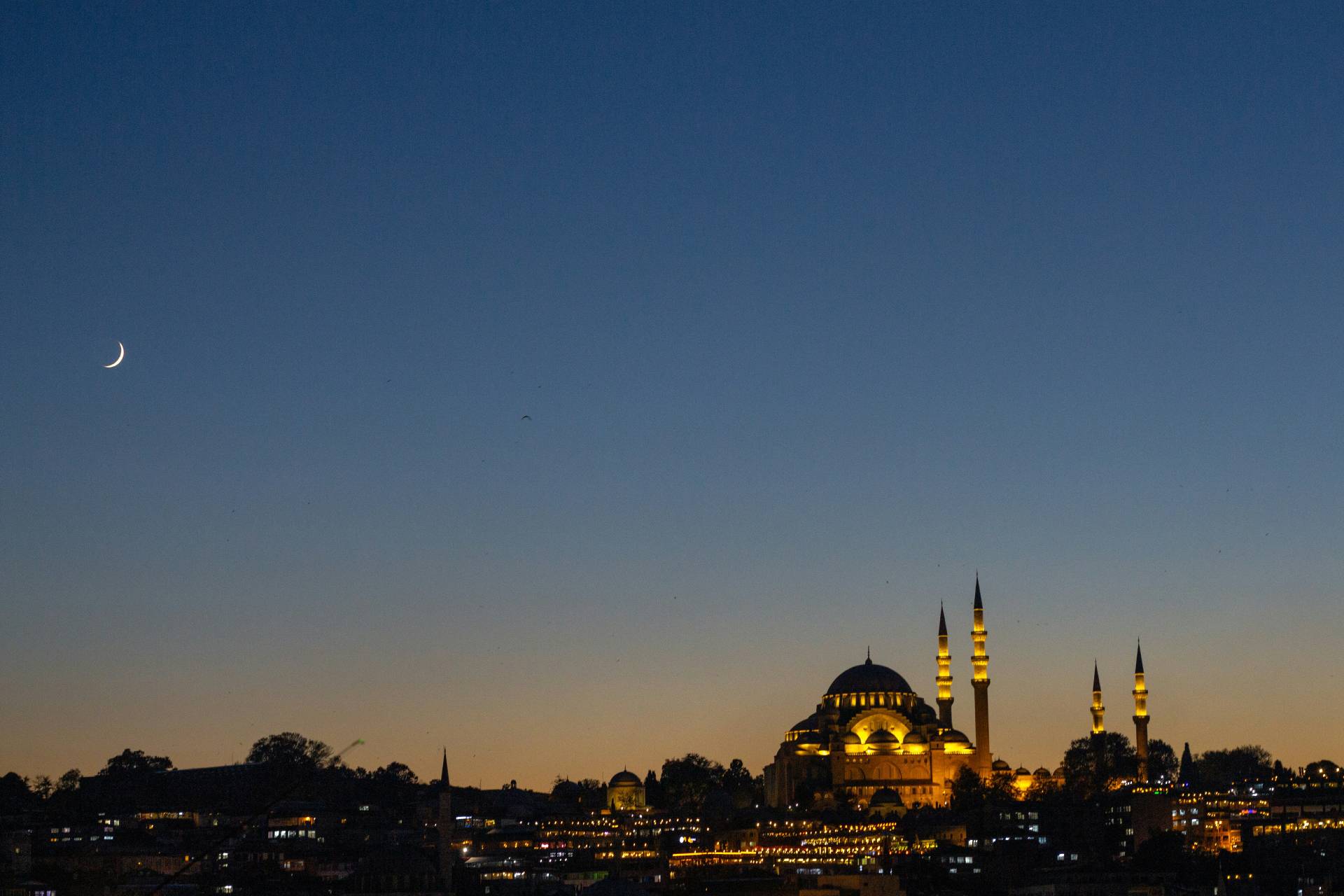 Fajr Prayer (Salah): Precise Time, Significance, and How to Perform It